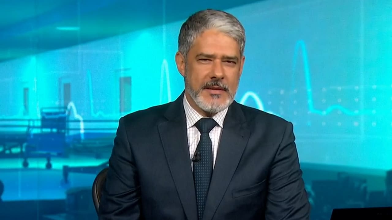 Após problema na voz, William Bonner comemora volta ao Jornal Nacional