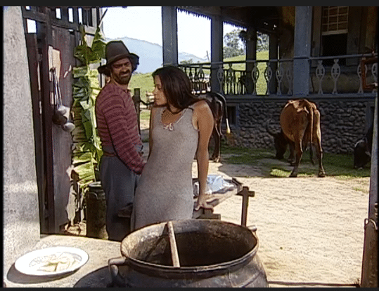 Lindinha se insinua para Petruchio em O cravo e a Rosa