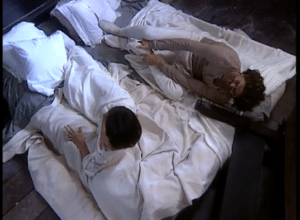 Catarina e Petruchio quebram a cama numa tentativa de romance em O Cravo e a Rosa