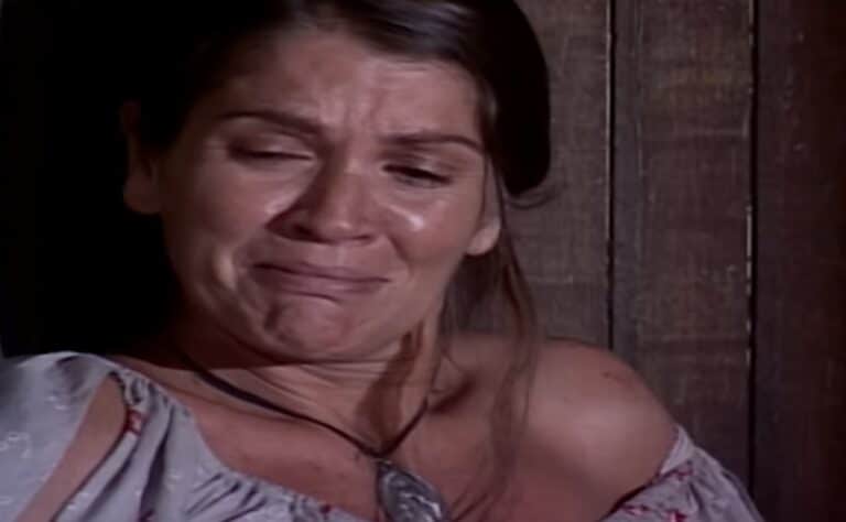 Joana expulsa Batista de sua casa em O Cravo e a Rosa