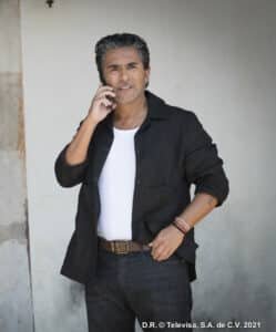 Imagem com foto do ator Raúl Araiza