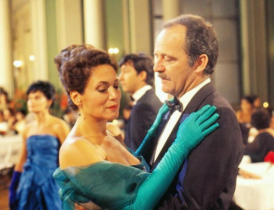 Imagem com foto dos atores Susana Vieira e Cláudio Marzo na novela Bambolê