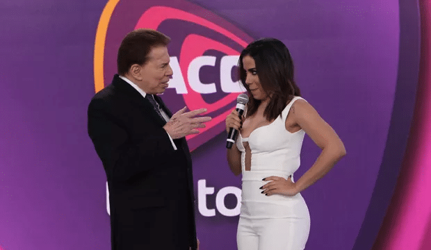 Foto de Anitta e do apresentador Silvio Santos