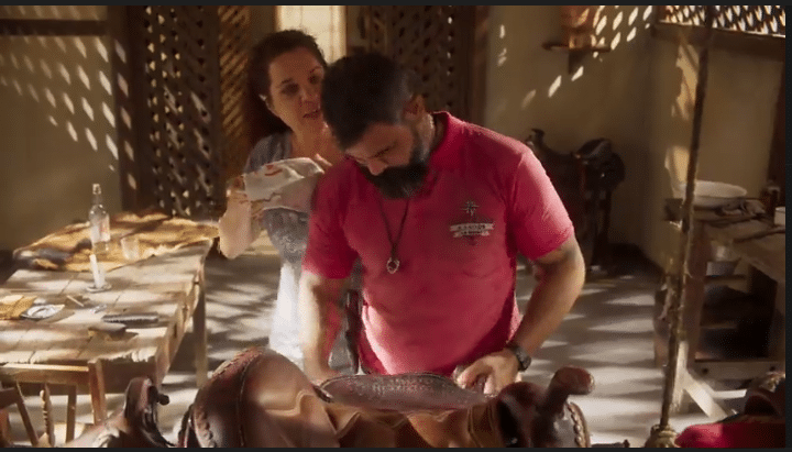 Maria Bruaca se insinua para Alcides em Pantanal