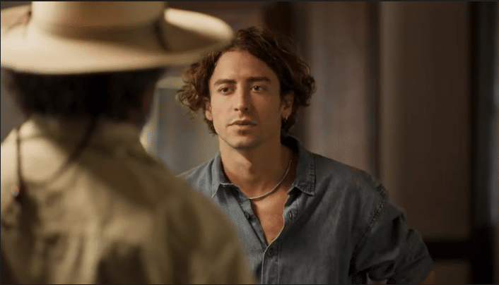 Jove explica ao pai a importância da tecnologia na fazenda em Pantanal