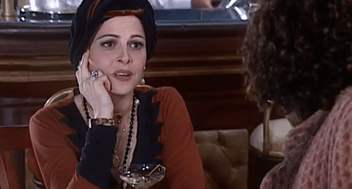 Marcela conta a Petruchio que Catarina dormiu com ele por dinheiro em O Cravo e a Rosa (Foto: Reprodução/ Globo)