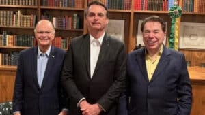 Imagem com foto de Edir Macedo, Jair Bolsonaro e Silvio Santos