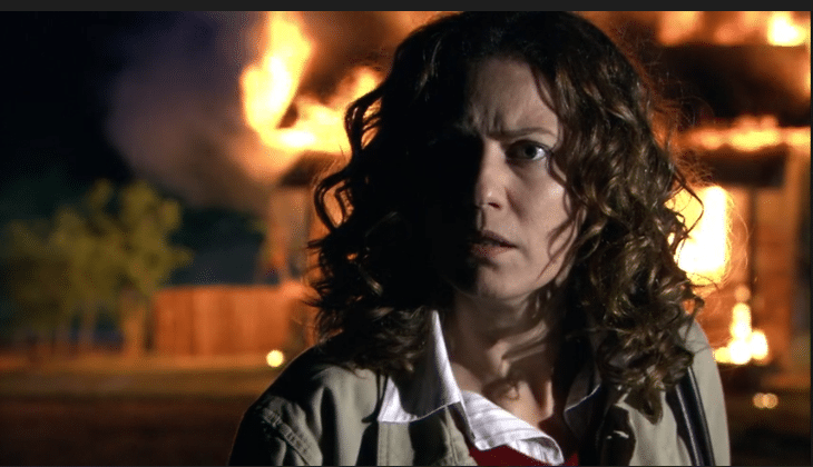 Flora se desespera ao ver que o plano para matar Dodi não deu certo em A Favorita