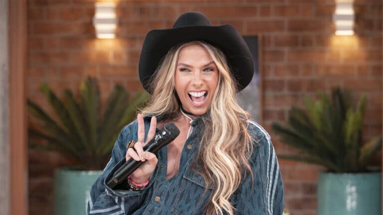 Imagem com foto de Adriane Galisteu