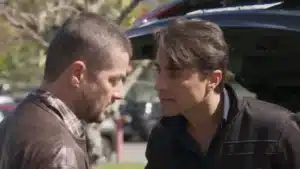 Danilo recebe um soco de Moa ao descobrir que ele ia receber dinheiro pela fórmula em Cara e Coragem