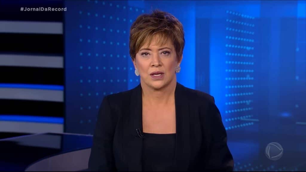 Christina Lemos na bancada do Jornal da Record