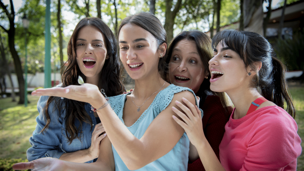 Imagem com foto das atrizes Claudia Álvarez, Julia Urbini, Daniela Romo e Valentina Buzurro, protagonistas de Vencer o Desamor