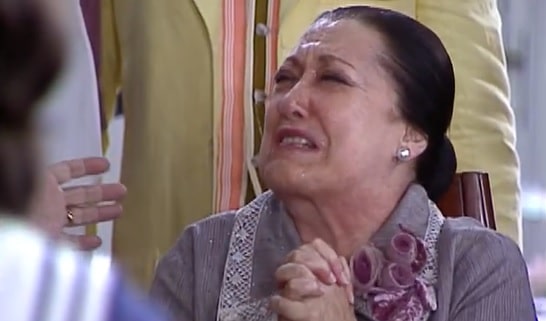 Mimosa é acusada por Lindinha de ter pego as apólices de Catarina em O Cravo e a Rosa