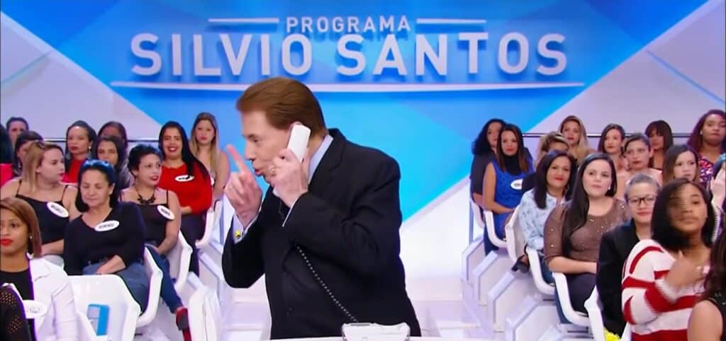 Silvio Santos no telefone
