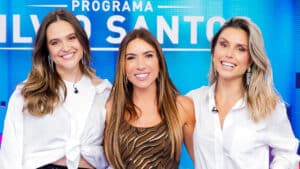 Imagem com foto de Juliana Paiva, Patricia Abravanel e Flavia Viana no palco do Programa Silvio Santos