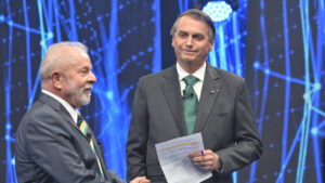Imagem com foto de Lula e Bolsonaro durante debate na Band