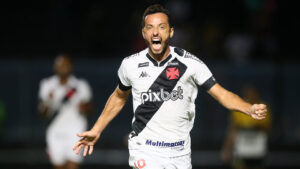 Imagem com jogo do jogador Nenê, meio-campista do Vasco, durante comemoração de gol contra o Criciúma