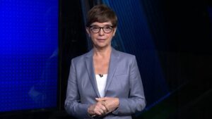 Foto da apresentadora Renata Lo Prete no estúdio do Jornal da Globo