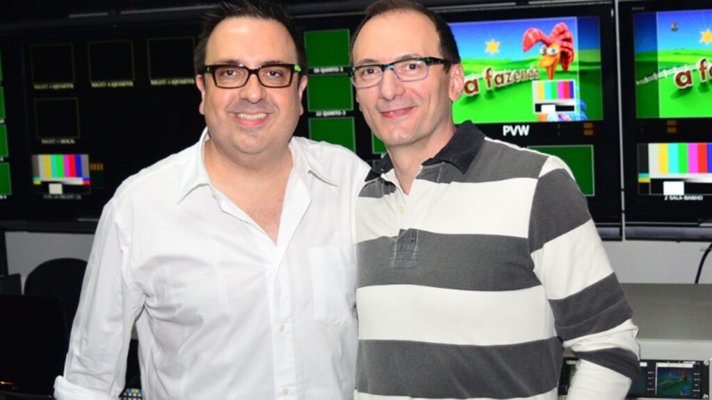 Imagem com foto do diretor Rodrigo Carelli e do apresentador Britto Jr.