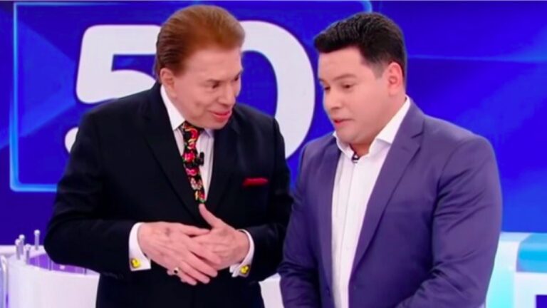 Foto de Silvio Santos lado de Marcão do Povo, apresentador do Primeiro Impacto