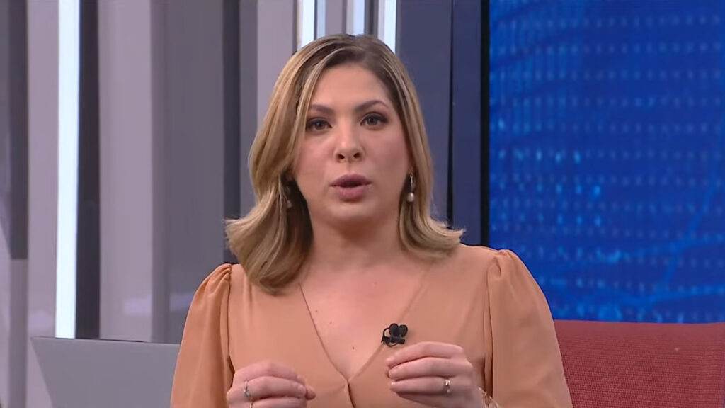 Imagem com foto da apresentadora Daniela Lima, âncora do CNN 360º