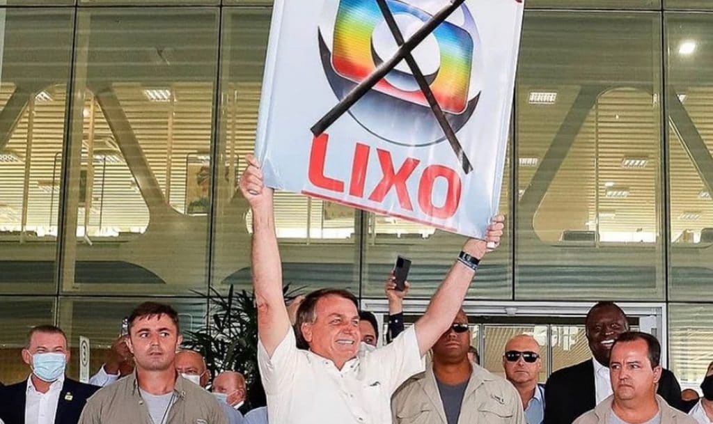 Foto de Jair Bolsonaro chamando a Globo de lixo