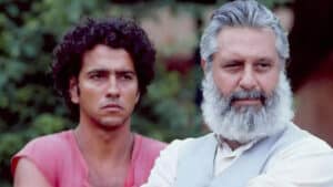 Imagem com foto dos atores Marcos Palmeira e Antonio Fagundes em cena de Renascer, da Globo