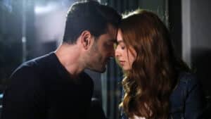 Imagem com foto dos atores Burak Sevinç e Melis Sezen na novela turca Amor e Honra, que foi comprada pela Globo para o Globoplay
