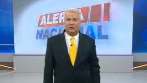 Imagem com foto do apresentador Sikêra Jr. no programa Alerta Nacional