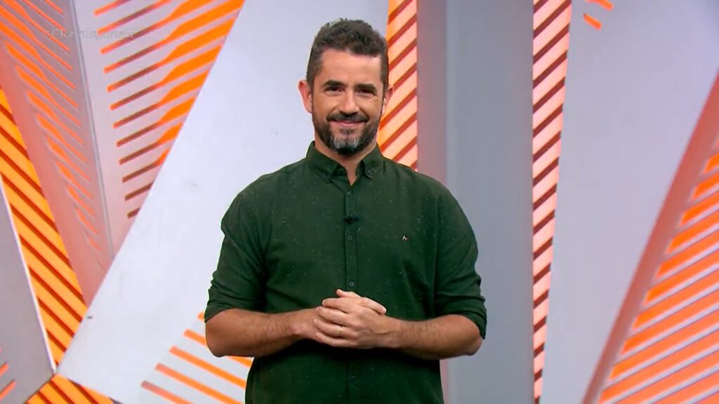 Foto do apresentador Felipe Andreoli no estúdio do Globo Esporte