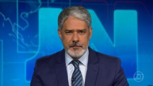 Foto de William Bonner no estúdio do Jornal Nacional, da Globo