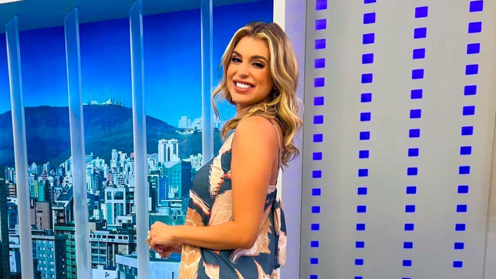 Imagem com foto da apresentadora Mônica Fonseca