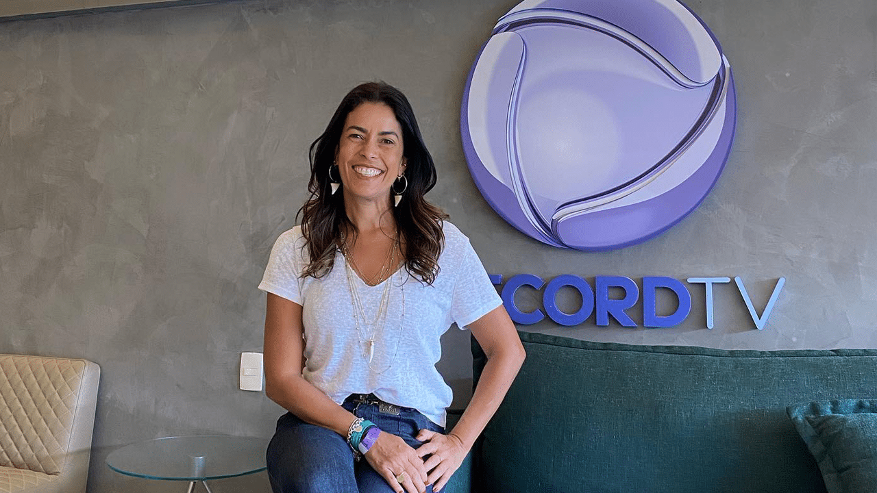 Record demite apresentadora e causa indignação