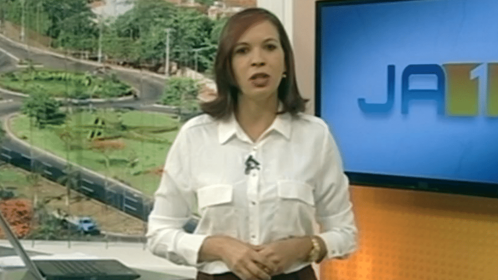 Imagem com foto de Leilane Lustosa, ex-apresentadora da TV Anhanguera, afiliada da Globo em Tocantins