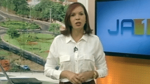 Imagem com foto de Leilane Lustosa, ex-apresentadora da TV Anhanguera, afiliada da Globo em Tocantins