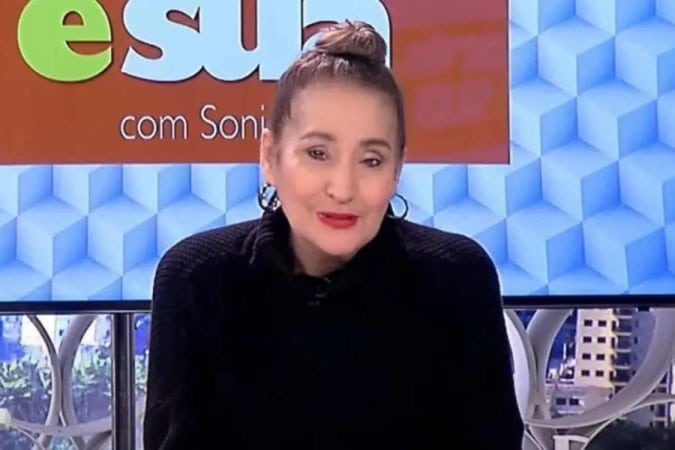 Foto de Sonia Abrão, apresentadora da RedeTV!