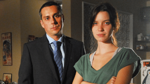 Imagem com foto dos atores Alexandre Nero e Nathalia Dill, da novela Escrito nas Estrelas