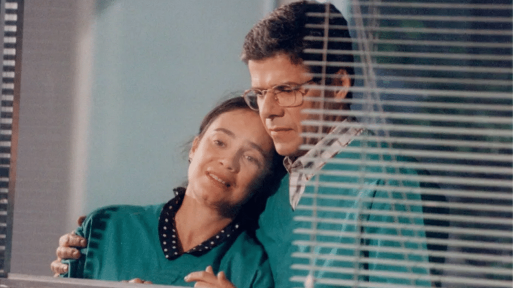Imagem com foto dos atores Regina Duarte e José Mayer na novela História de Amor, substituta de A Sucessora no canal Viva