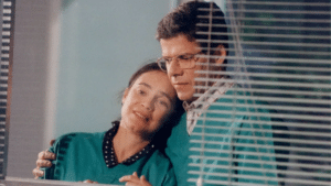Imagem com foto dos atores Regina Duarte e José Mayer na novela História de Amor, substituta de A Sucessora no canal Viva