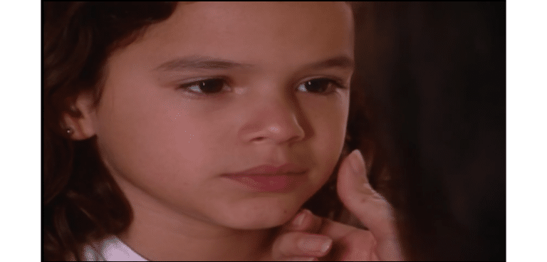 Salete continua impressionada com a previsão de morte de sua mãe em Mulheres Apaixonadas