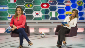 Contratadas da Cazé TV, Fernanda Gentil e Cris Dias durante gravação do Rumo à Copa, da Globo, em 2014