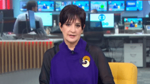 Mônica Waldvogel durante apresentação do Em Ponto na GloboNews
