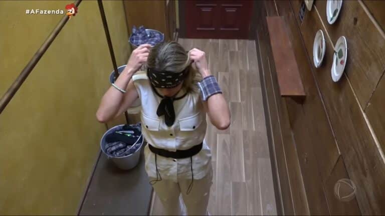 Foto da jornalista Rachel Sheherazade em A Fazenda