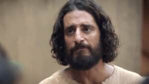 Ator Jonathan Roumie como Jesus na série bíblica The Chosen