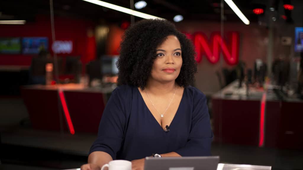 A jornalista Basília Rodrigues, que foi atacada na Jovem Pan, em foto nos bastidores da CNN Brasil