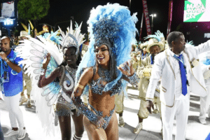 Foto de Anitta no carnaval de 2023