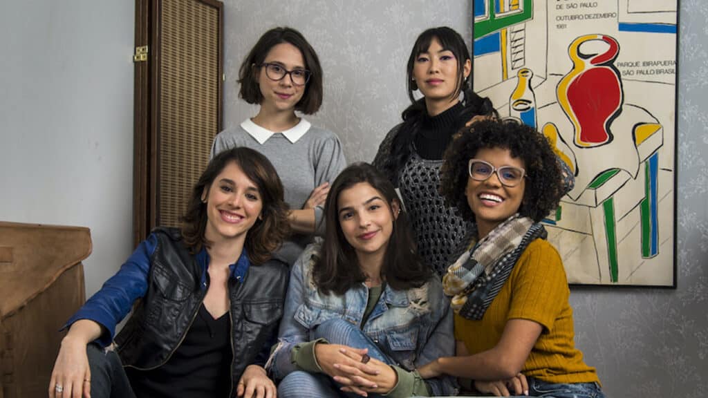 Keyla (Gabi Medvdoski), Benê (Daphne Bozaski), Ellen (Heslaine Vieira), Tina (Ana Hikari), Lica (Maoela Aliperti) são As Five
