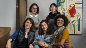 Keyla (Gabi Medvdoski), Benê (Daphne Bozaski), Ellen (Heslaine Vieira), Tina (Ana Hikari), Lica (Maoela Aliperti) são As Five