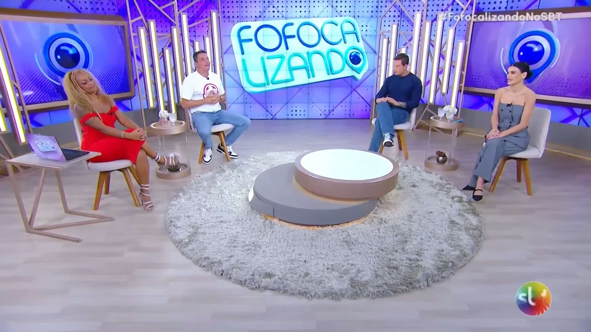 Foto dos apresentadores do programa Fofocalizando
