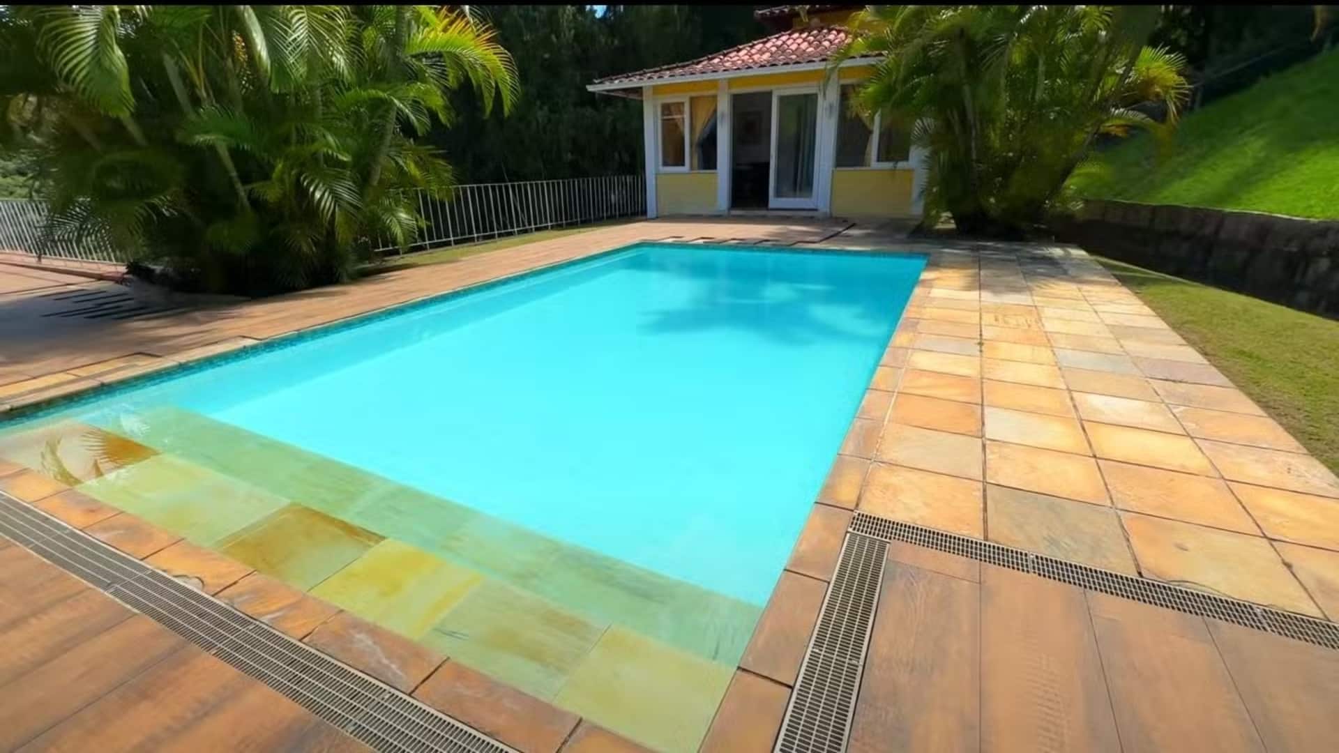 Foto da mansão de Cid Moreira